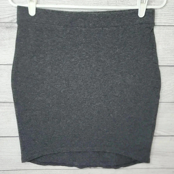 GAP Dresses & Skirts - GAP stretch mini skirt size small